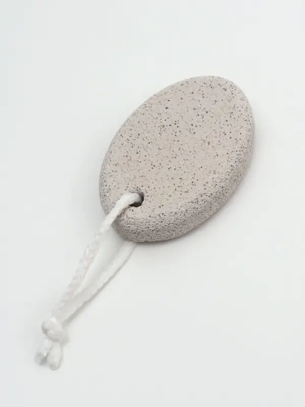 Пемза для педикюра, с подвесом, 7.2×5 см, в коробке, белая