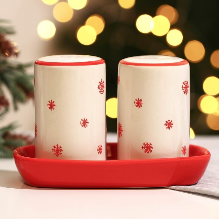 Новый год. Набор для специй керамический «Оленята», 12х6.5х7 см, цвет белый Новый год. Набор для специй керамический «Оленята», 12х6.5х7 см, цвет белый