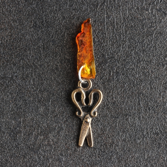 Брелок талисман  Брелок талисман "Ножницы", латунь, янтарь