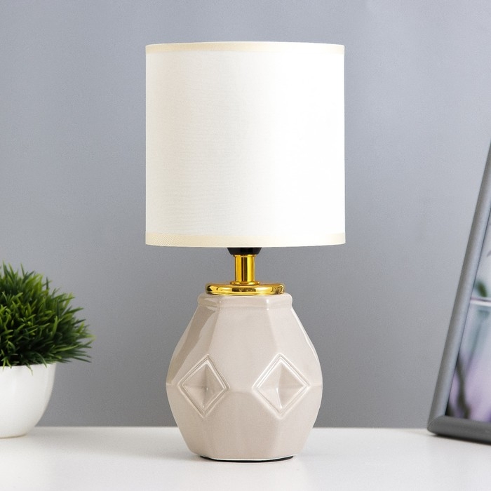 Настольная лампа Настольная лампа "Алес" Е14 40Вт бежевый 13х13х25 см RISALUX