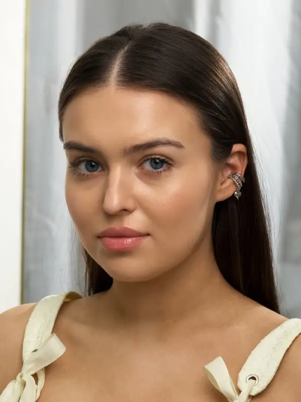 Серьга кафф &laquo;Стиль. Сердце&raquo;, белые в серебре