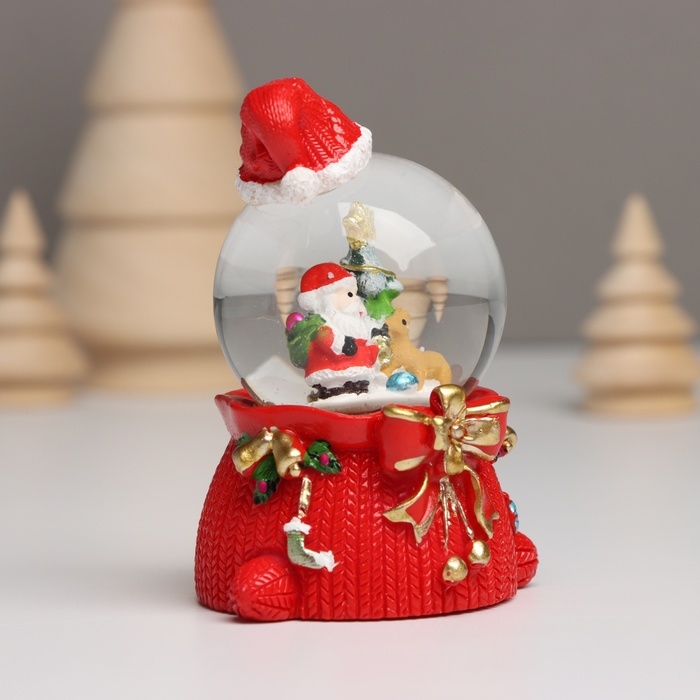 Сувенир полистоун водяной шар свет Сувенир полистоун водяной шар свет "Дед Мороз. Колпак и мешок с подарками" МИКС 4,5х5,5х8 см 10459
