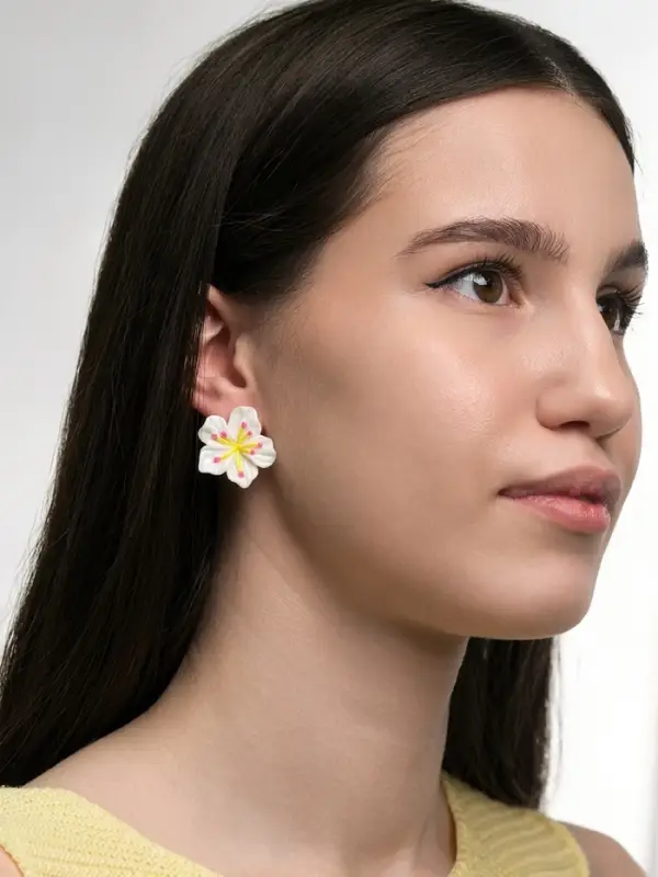 Серьги гвоздики &laquo;Цветок Лилии&raquo;, белые