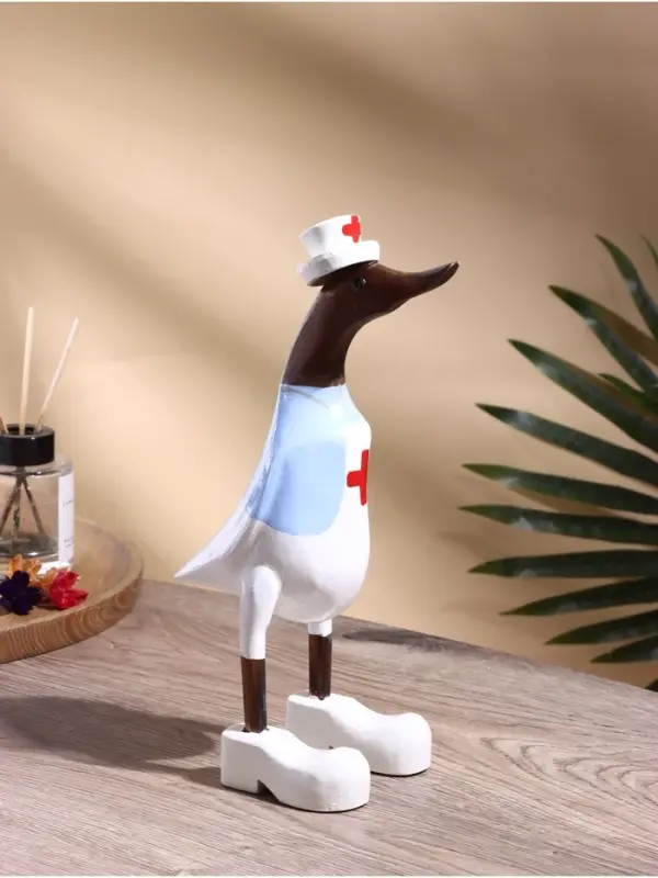 Сувенир &laquo;Утка Медсестра&raquo;, дерево, 13&times;9&times;27 см