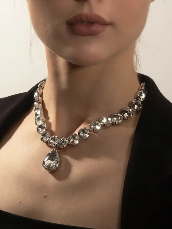 Колье &laquo;Драгоценность&raquo;, капля, белое в серебре, 34 см