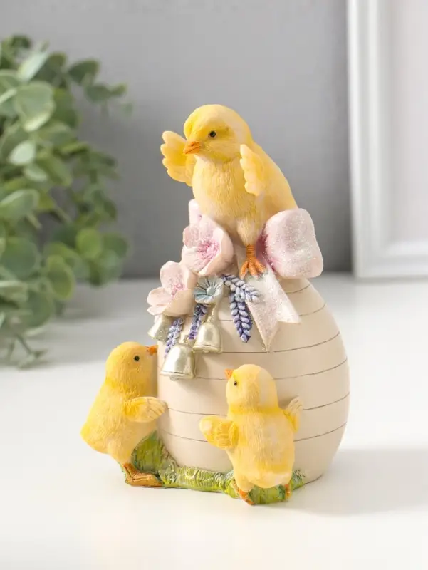 Сувенир полистоун "Цыплята с яичком с розовыми цветами и колокольчиками" 15 см