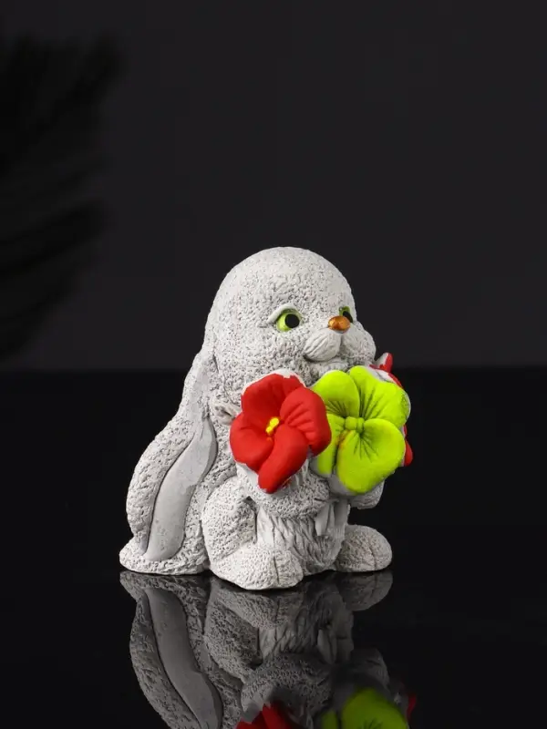 Фигура Фигура "Кролик с букетом" 7 см, серый