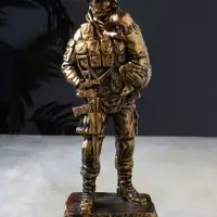 Фигура &laquo;Солдат СВО с ребёнком на руках&raquo;, 34&times;13&times;10 см