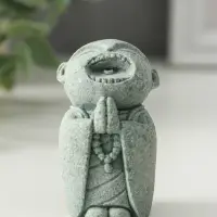 Подставка под благовония песчаник "Маленький монах Сян Дао" 3,5х3х5,5 см