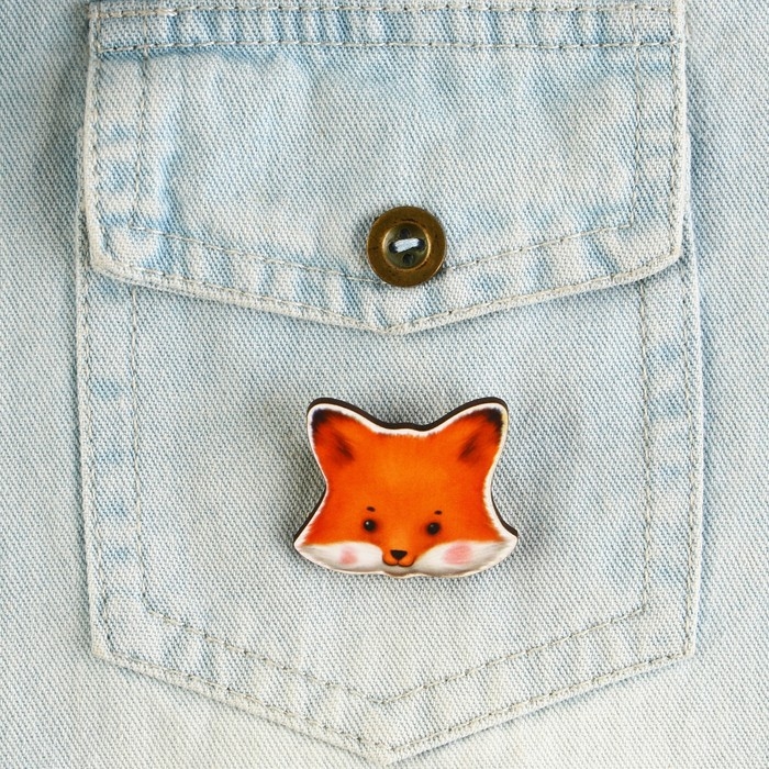 Значок талисман «Лиса», 3,5 х 3,3 см. Значок талисман «Лиса», 3,5 х 3,3 см.