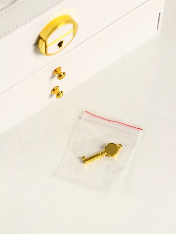 Шкатулка кожзам для украшений 3 яруса, цвет белый 23*17,5*13,5 см Шкатулка кожзам для украшений 3 яруса, цвет белый 23*17,5*13,5 см