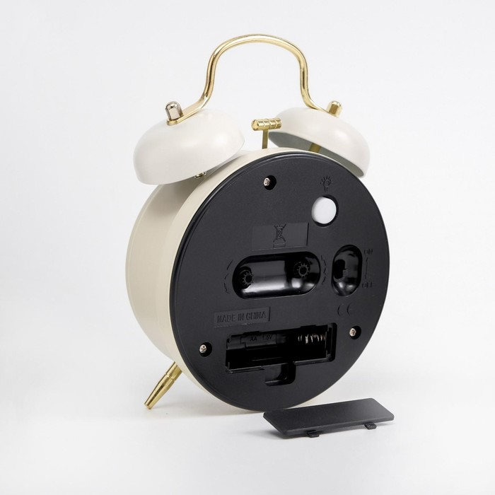 Будильник Будильник "Пеннант", с подсветкой, d-9 см, 17 х 11.5 см, белые