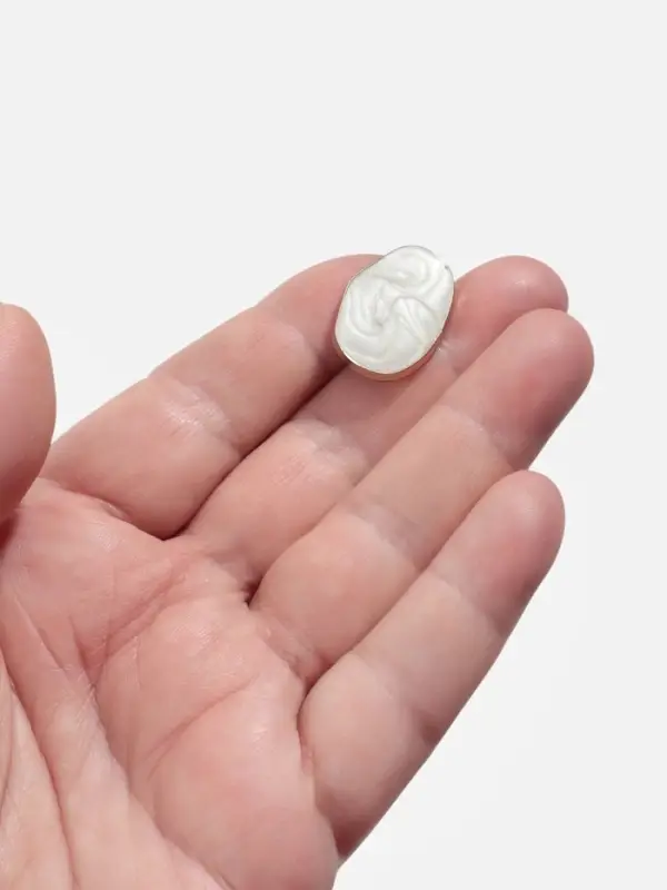 Пуговица декоративная, металлическая, 23&times;16 мм, цвет белый, золотой