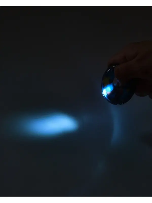 Брелок новогодний с фонариком «Светись от счастья», 5 х 5 см Брелок новогодний с фонариком «Светись от счастья», 5 х 5 см