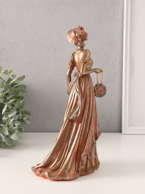 Сувенир полистоун  Сувенир полистоун "Дама в платье со шлейфом, с сумочкой, в шляпке" 14х11х26 см