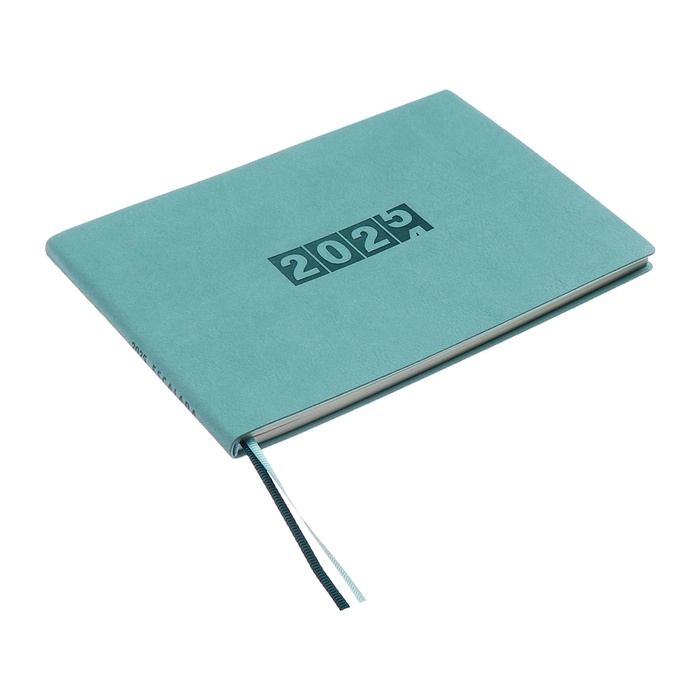 Еженедельник датированный 2025 года, 181х127 мм, 64 листа ESCALADA, мягкая обложка из искусственной кожи, блинтовое тиснение, кремовый блок 70 г/м², зелёный Еженедельник датированный 2025 года, 181х127 мм, 64 листа ESCALADA, мягкая обложка из искусственной кожи, блинтовое тиснение, кремовый блок 70 г/м², зелёный