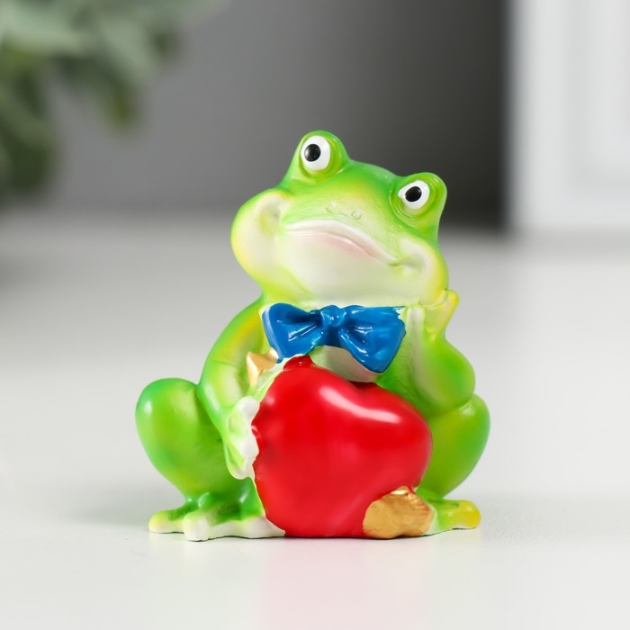 Сувенир полистоун Сувенир полистоун "Влюбленная лягушка" МИКС 3х4,3х4,5 см