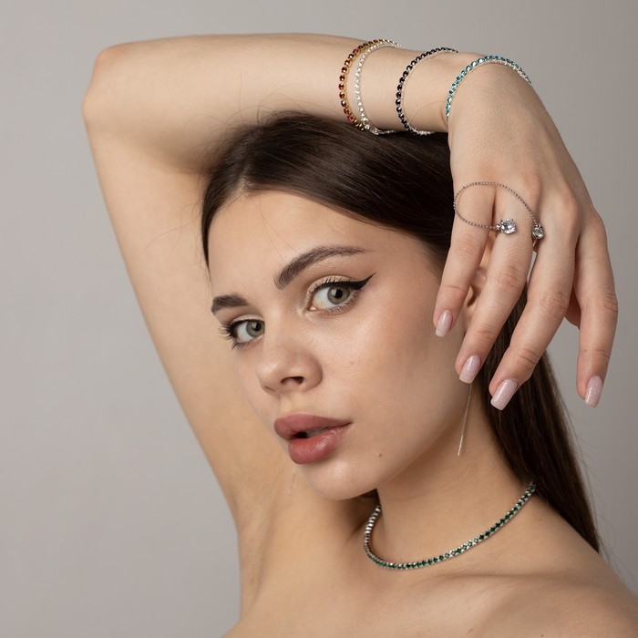 Браслет со стразами «Сияй» тонкая нить, цвет красный в золоте, 18 см Браслет со стразами «Сияй» тонкая нить, цвет красный в золоте, 18 см