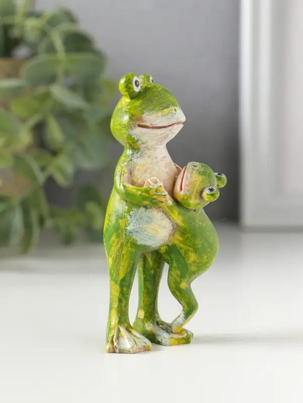 Сувенир полистоун "Лягушонок с малышом - возьми на ручки" 4х3,5х9 см
