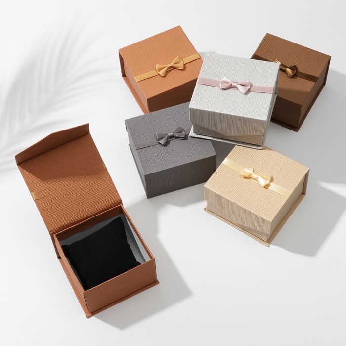 Коробочка подарочная под браслет/часы «Джентльмен», 9×9, цвет МИКС Коробочка подарочная под браслет/часы «Джентльмен», 9×9, цвет МИКС