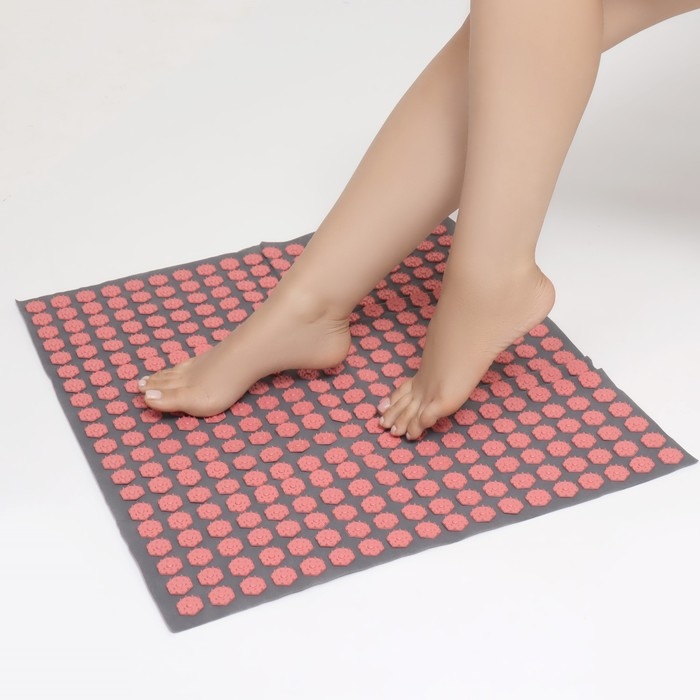 Ипликатор-коврик, основа спанбонд, 360 модулей, 56 × 62 см, цвет тёмно-серый/красный Ипликатор-коврик, основа спанбонд, 360 модулей, 56 × 62 см, цвет тёмно-серый/красный