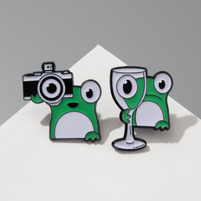 Набор значков (2шт) Набор значков (2шт) "Лягушки", цвет бело-зелёный в чёрном металле