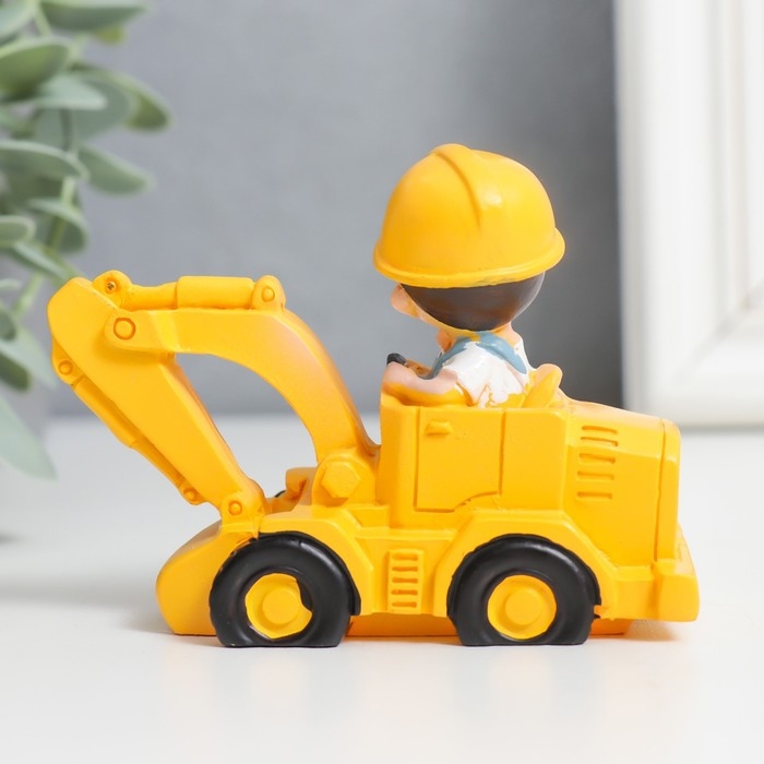 Сувенир полистоун  Сувенир полистоун "Малыш-строитель на экскаваторе" 7,5х4х7,7 см