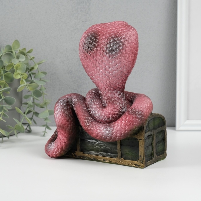 Новогодняя копилка  Новогодняя копилка "Кобра на сундуке "  20 х 17 х 12 см, бордовый