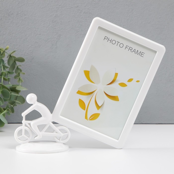 Фоторамка пластик 10х15 см Фоторамка пластик 10х15 см "Велосипедист" белый 17х8х20 см