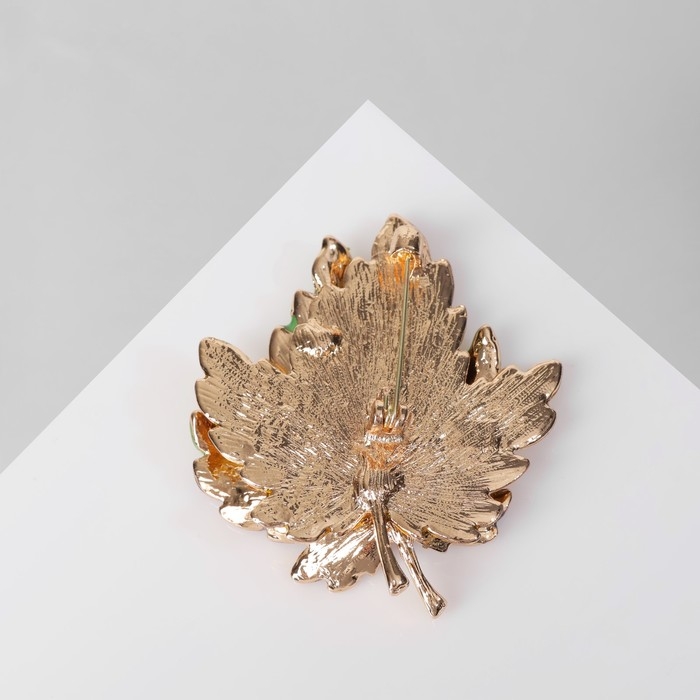 Брошь «Лист» кленовый двойной, цветная в золоте Брошь «Лист» кленовый двойной, цветная в золоте
