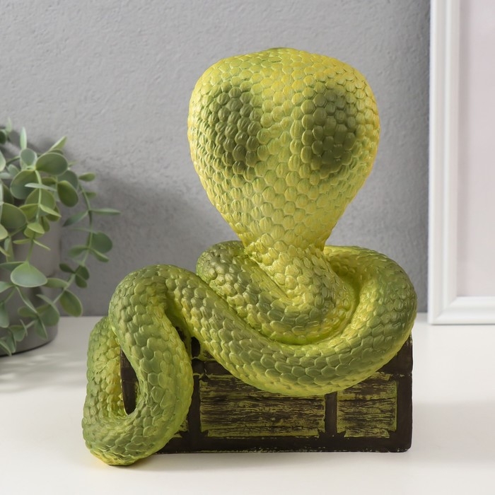 Фигурка Фигурка "КОБРА НА СУНДУКЕ 20 х17 х 12 см.