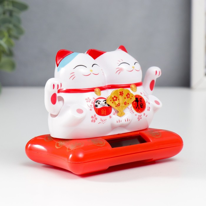 Маятник пластик от солнечной батареи Маятник пластик от солнечной батареи "Два кота Манэки-нэко с веером" 6,5х8,5х5,5 см