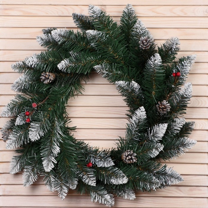 Новогодний венок  Новогодний венок "Интерьерный белоснежный" (шишки серебро+ягоды) 45см