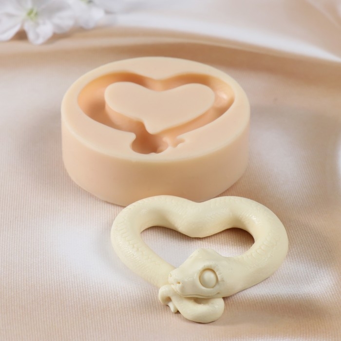 Молд силиконовый Молд силиконовый "Змея сердце" 2,5х8х8 см