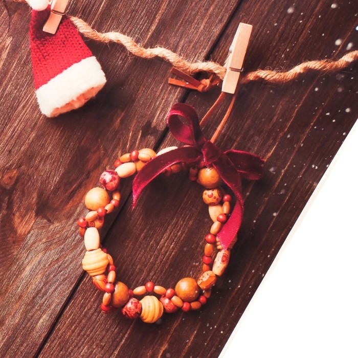 Фотофон винил Фотофон винил "Новогодние атрибуты на дощатой стене" 80х125 см