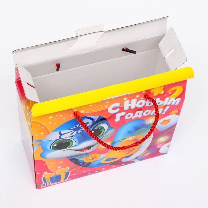 Новый год. Подарочная коробка новогодняя Чемпион 23 х 10 х 22 см. Новый год. Подарочная коробка новогодняя Чемпион 23 х 10 х 22 см.