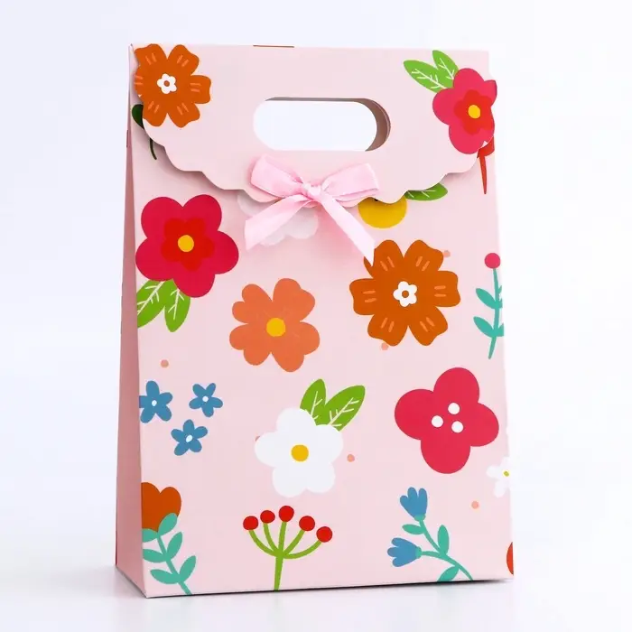 Подарочная коробка - пакет, упаковка с вырубной ручкой, «Летние цветы», 14×6×21 см Подарочная коробка - пакет, упаковка с вырубной ручкой, «Летние цветы», 14×6×21 см