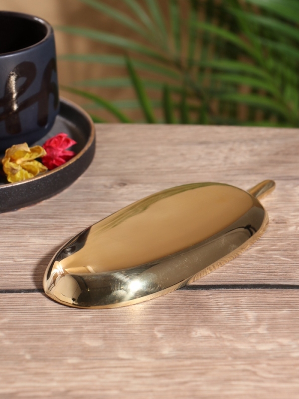 Блюдо сервировочное Блюдо сервировочное "Ливс" латунь 7,5х16,5х1,5 см