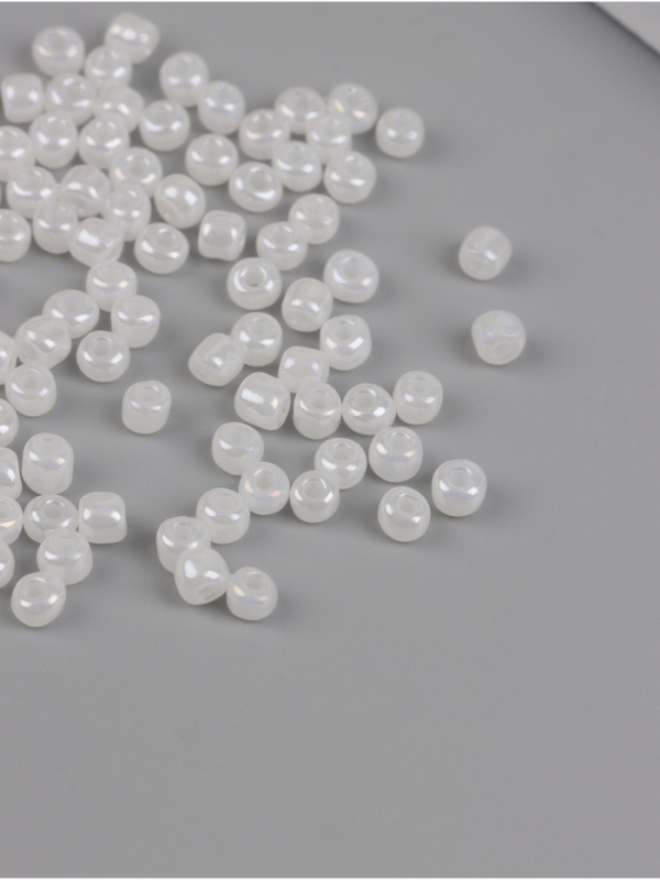 Бисер стекло 6/0  Бисер стекло 6/0 "Белый" перламутр 450 гр