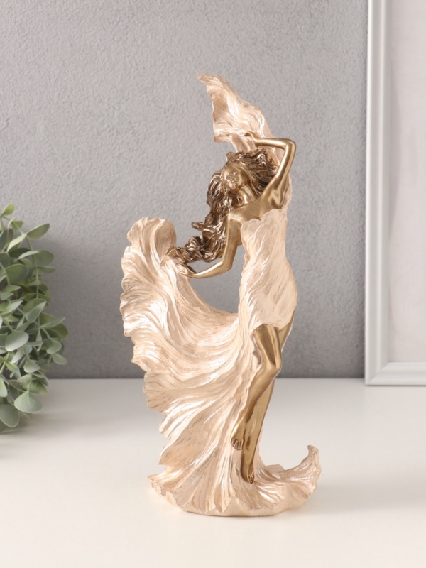 Сувенир полистоун  Сувенир полистоун "Лёгкость. Девушка в летящем платье" бежевый 16х9,5х31 см