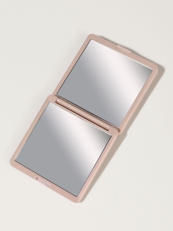 Зеркало складное квад (2) с/увел 7*7 см ВОЛНА матовый бежевый пакет QF Зеркало складное квад (2) с/увел 7*7 см ВОЛНА матовый бежевый пакет QF