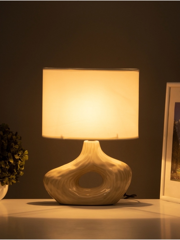 Настольная лампа Настольная лампа "Эсмеральда" 1х15Вт Е14 молочный 25х15х33см