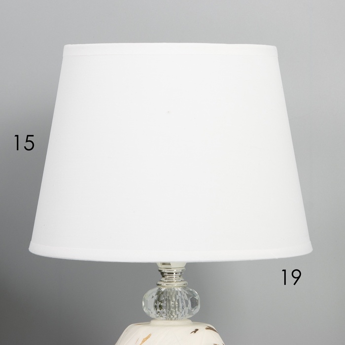 Лампа настольная Лампа настольная "Дух" 1х40Вт Е14 белый 20х20х34см