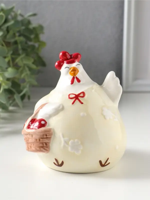 Сувенир керамика "Курочка-наседка в сливочном, с корзинкой цветов" 10,1х9,4х10,7 см