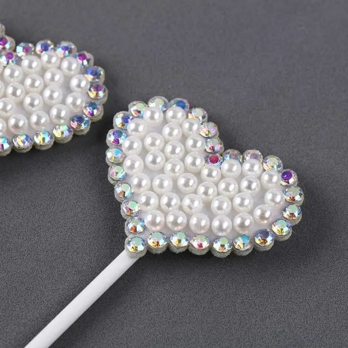 Топпер для торта «Блестящие сердечки», в наборе 3 шт. Топпер для торта «Блестящие сердечки», в наборе 3 шт.