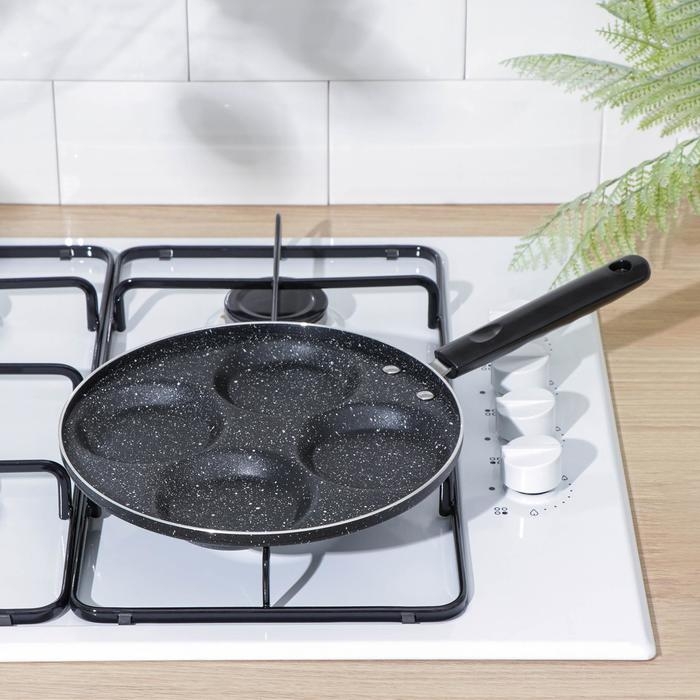 Сковорода для оладий «Квартет», 41×24×2,5 см, пластиковая ручка, цвет чёрный Сковорода для оладий «Квартет», 41×24×2,5 см, пластиковая ручка, цвет чёрный