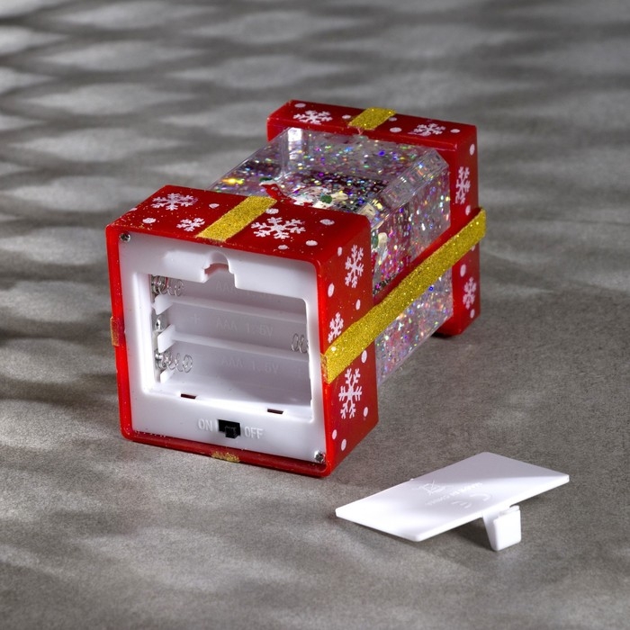 Светодиодная фигура «Дед Мороз в красном подарке» 6.3 × 11.5 × 6.3 см, пластик, блёстки, батарейки АААх3 (не в комплекте), свечение тёплое белое Светодиодная фигура «Дед Мороз в красном подарке» 6.3 × 11.5 × 6.3 см, пластик, блёстки, батарейки АААх3 (не в комплекте), свечение тёплое белое