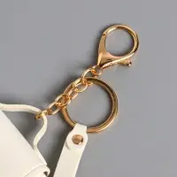 Брелок кожзам с карабином, с ремешком "Сумочка" белоснежный 6,2х2,5х7 см Брелок кожзам с карабином, с ремешком "Сумочка" белоснежный 6,2х2,5х7 см