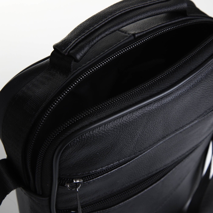 Сумка мужская на молниях, длинный ремень, цвет чёрный