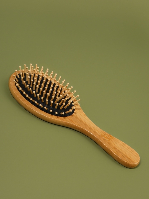 Расчёска массажная BAMBOO 24*8см бамбук/резина черн подвес/пакет QF